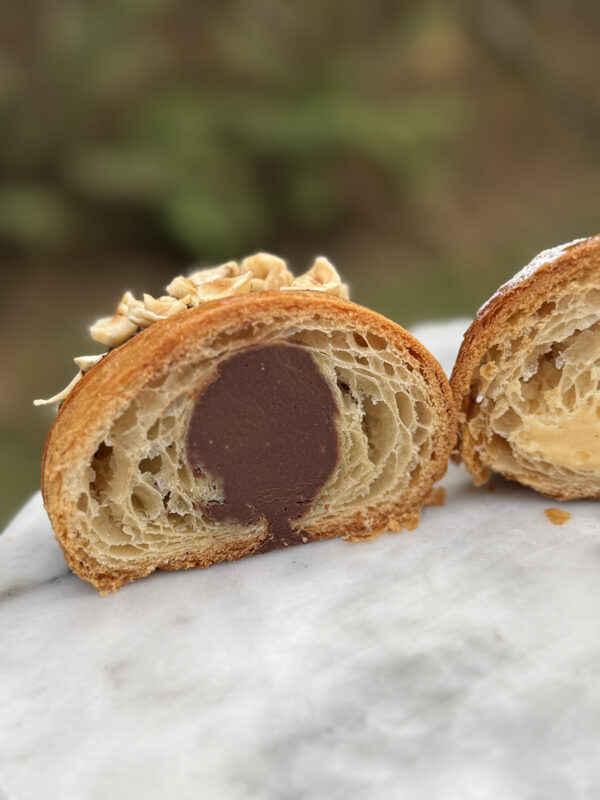Croissant de ganache de chocolate 80% y avellana - Image 2