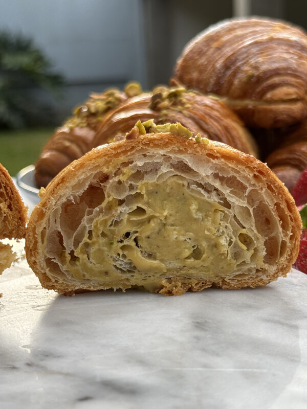 Croissant de crema pastelera de pistacho - Image 4
