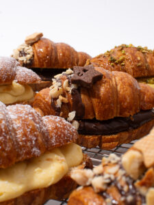 Croissant de ganache de chocolate 80% y avellana